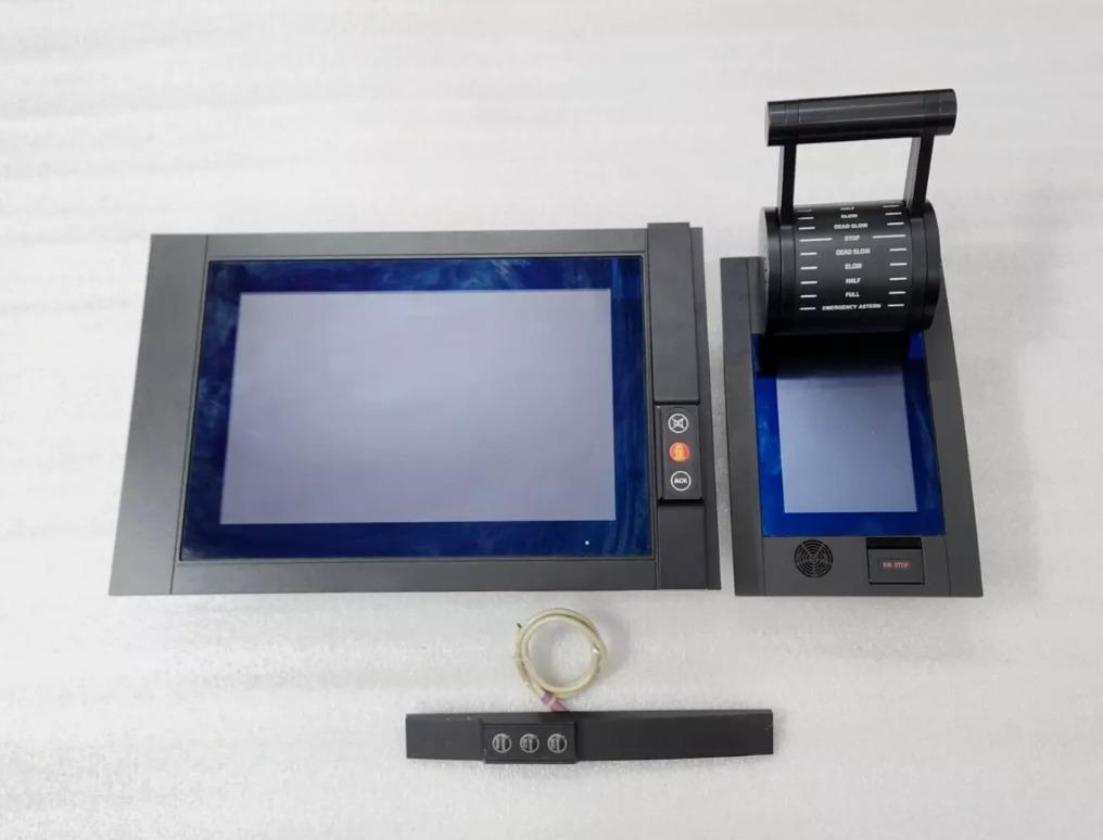 KONGSBERG AutoChief 600 L2C Display with LTU11 Lever Telegraph